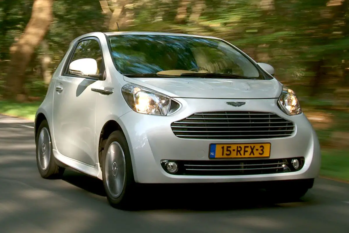 Машина Aston Martin Cygnet