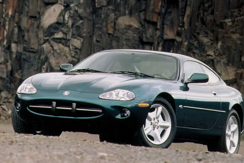 Toutes les voitures spécifications Jaguar XKR 