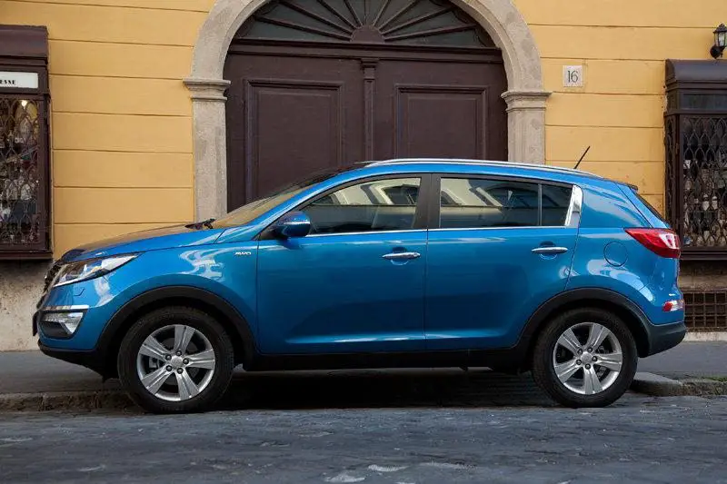 Автомобиль kia sportage 3