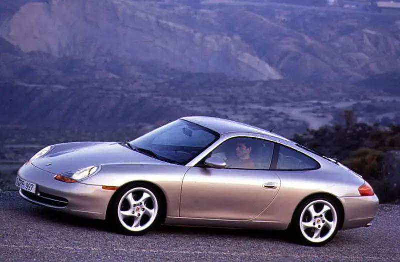 Todos los datos de los coches Porsche 911 Carrera 4 