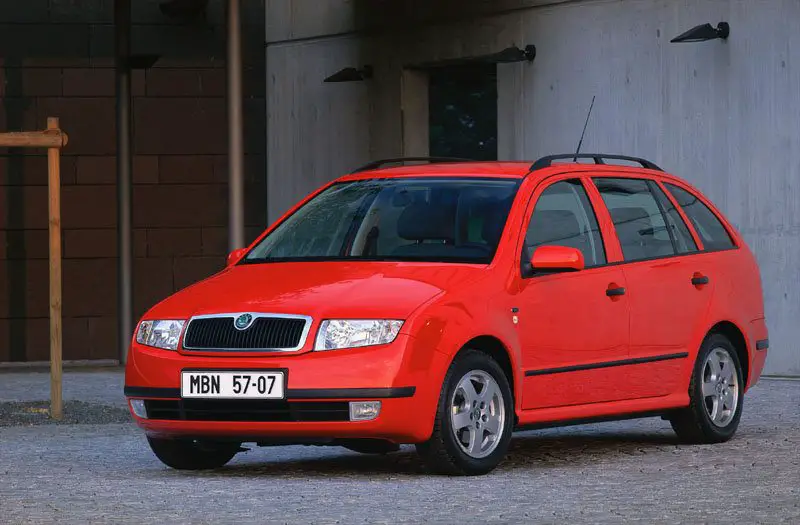 Фабия универсал. Skoda Fabia 2004 1.2 универсал. Skoda Fabia 2003 универсал. Шкода Фабия универсал 1.2. Шкода Фабия универсал 2003.