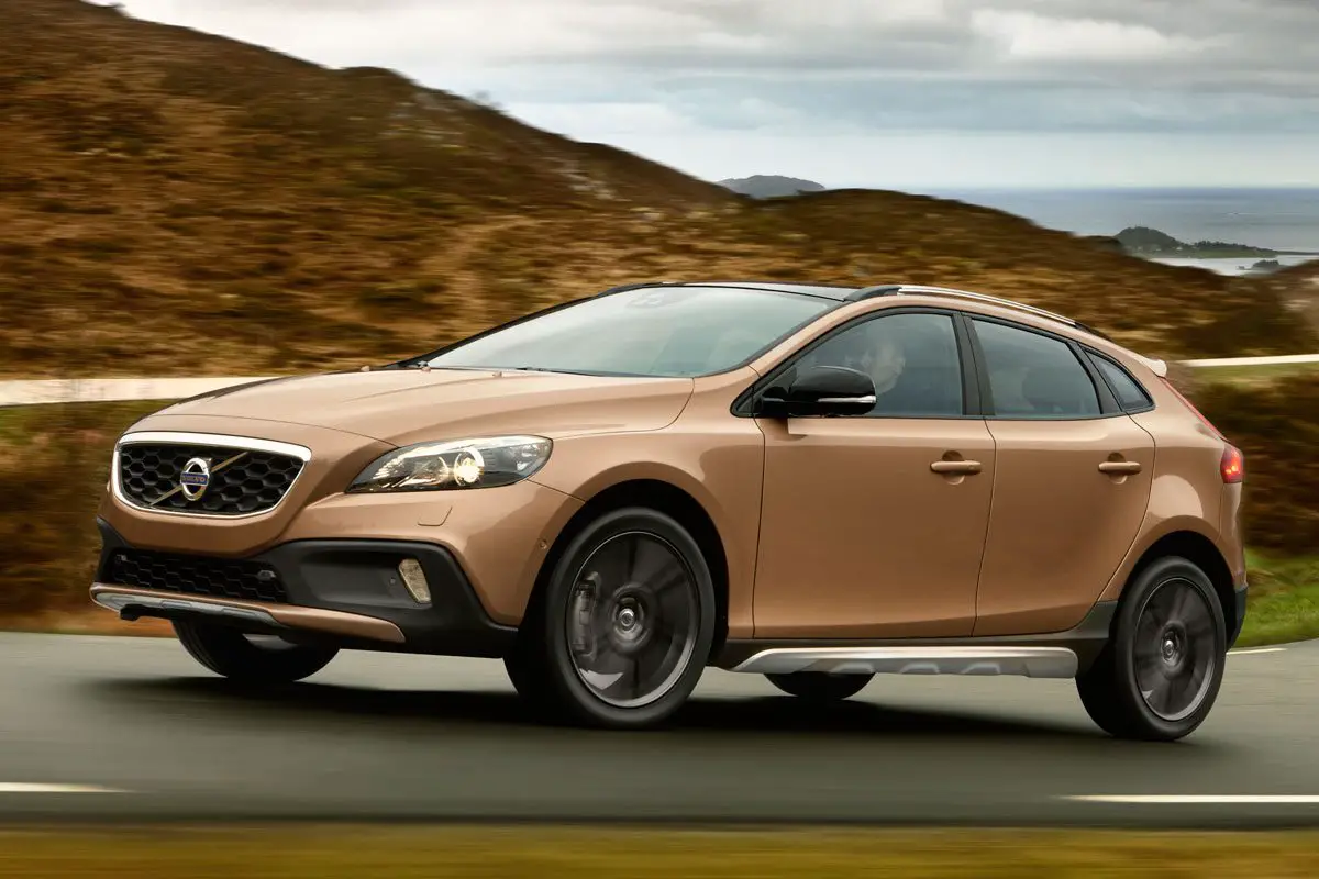 Volvo V40 2 Series V40 Cross Country D4 Kinetic 2014 2015 190 Hp Specs Consumption Review 