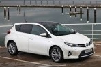 Especificaciones de coches y el consumo de combustible para Toyota Auris